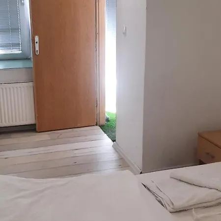 Quarto em Acomodações Particulares Passenger Guest *